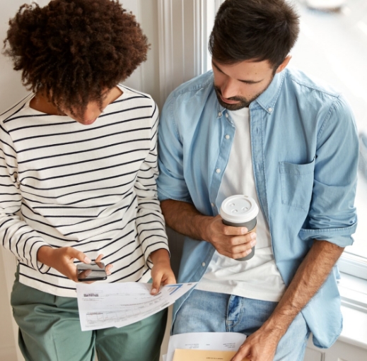 Particulier devant sa maison
